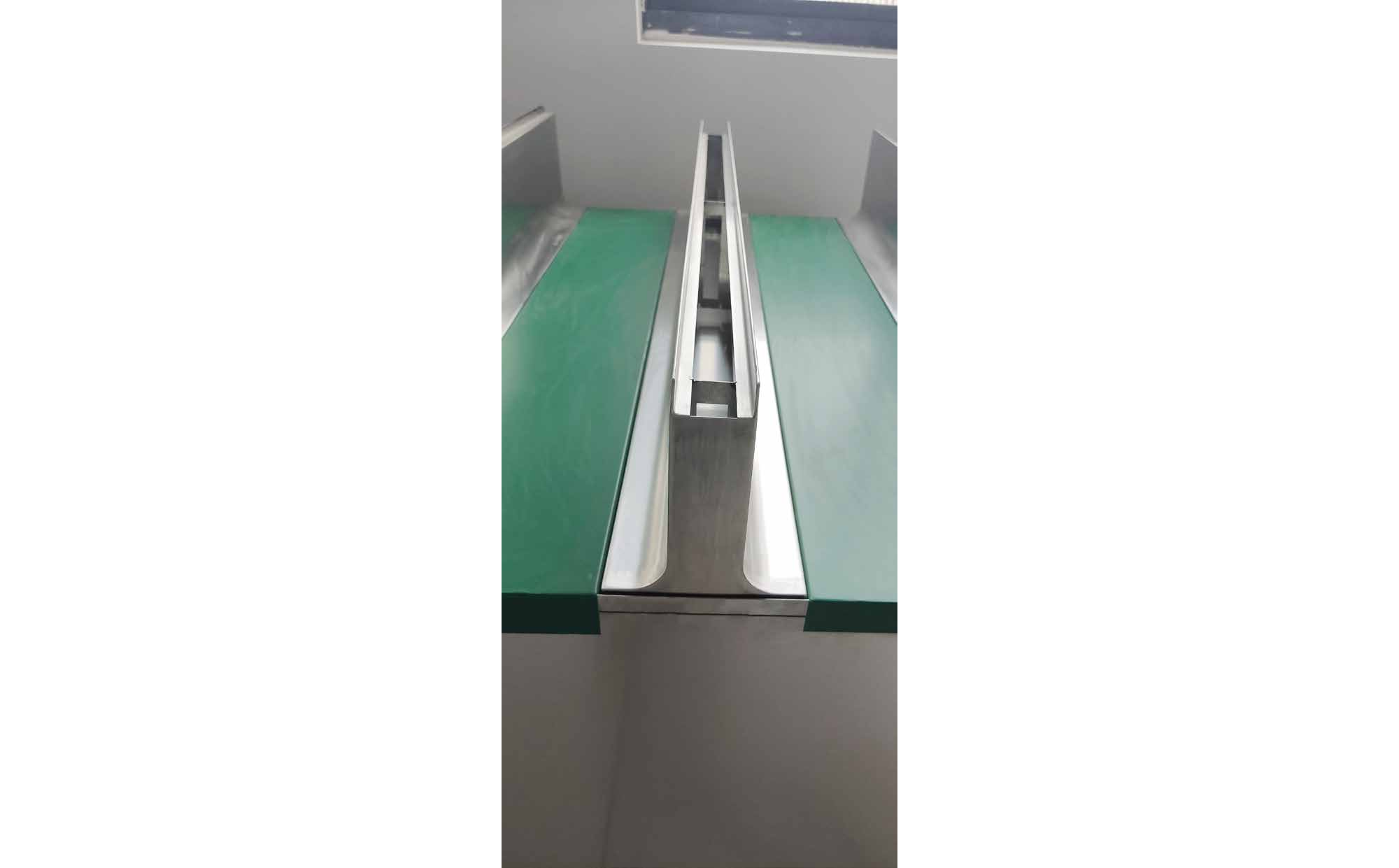 Stainless steel water stop wall